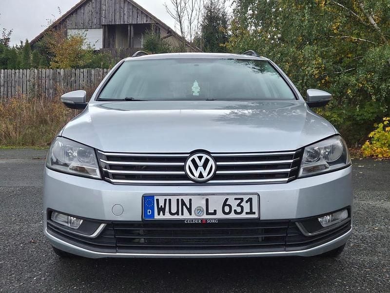 Silber Gebraucht 2011 VW Passat Comfortline Kombi | 6.100 € (Fairer Preis) - Bild 1/4