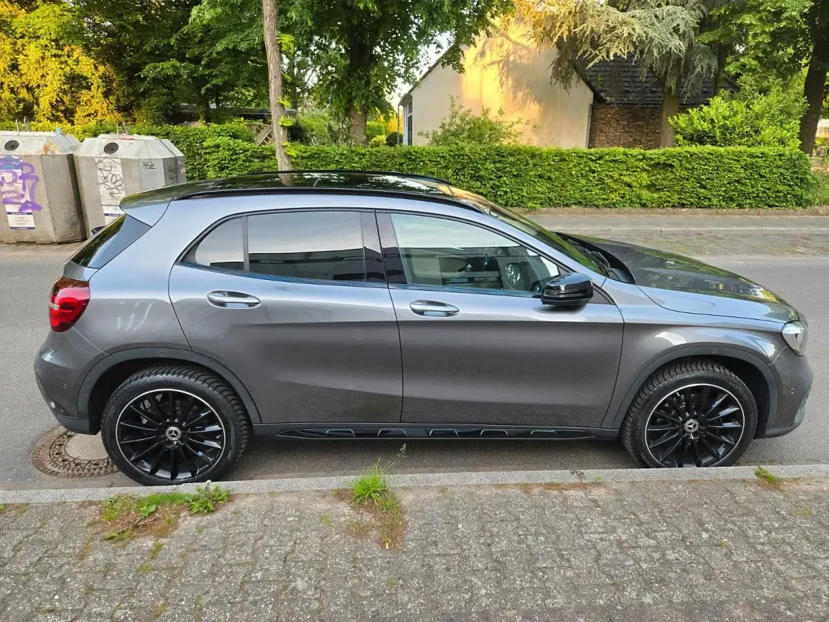 Gebraucht Mercedes GLA220 170 PS (125 kW) 2019 Grau SUV