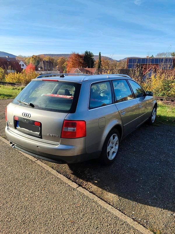 Grau Gebraucht 2002 Audi A6 Kombi | 1.150 € (Superpreis) - Bild 1/4