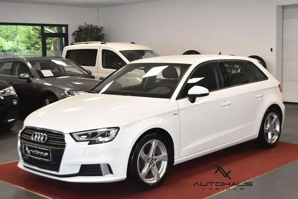 Używany Audi A3 S-Line 150 KM (110 kW) 2019 Biały Sedan/Limuzyna