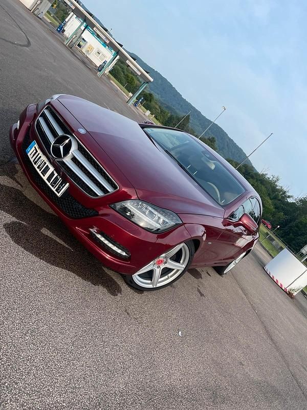 Gebraucht Mercedes CLS350 306 PS (225 kW) 2012 Rot Limousine
