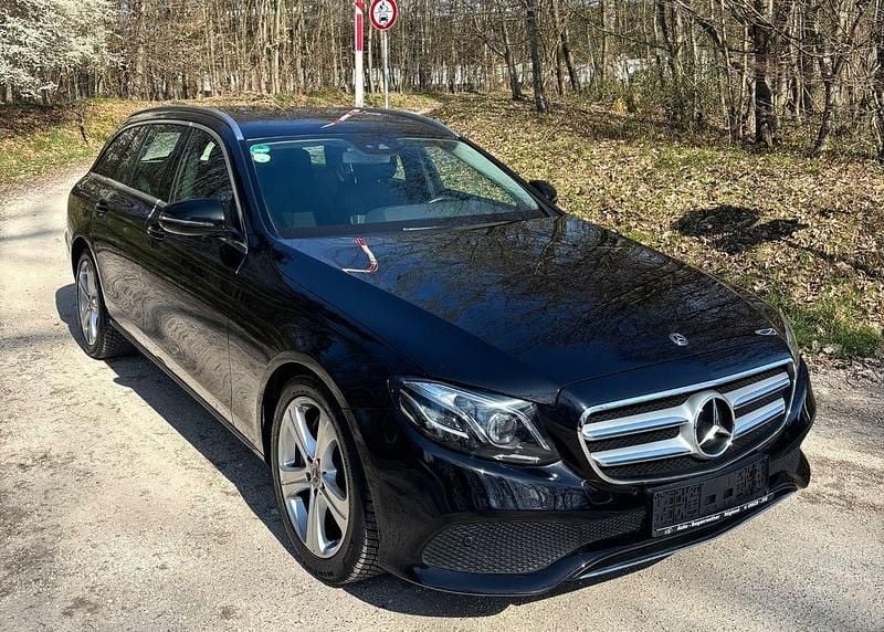 Gebraucht Mercedes E350 Avantgarde 258 PS (189 kW) 2017 Schwarz Limousine