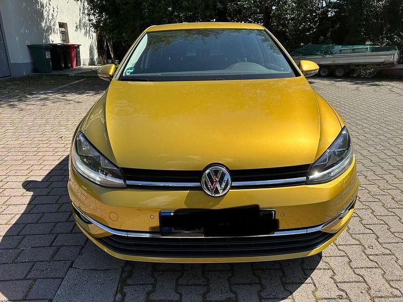 Gold Gebraucht 2017 VW Golf VII Sound Limousine | 11.750 € (Superpreis) - Bild 1/4