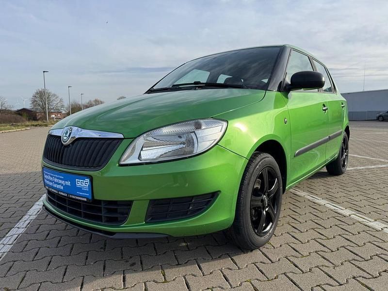 Grün Gebraucht 2012 Skoda Fabia Active Limousine | 4.700 € (Fairer Preis) - Bild 1/4