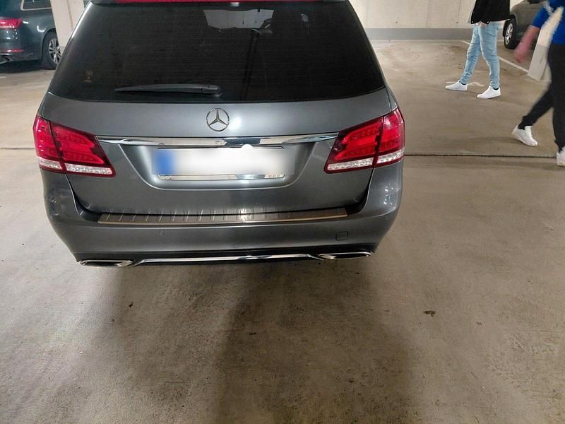 Gebraucht Mercedes E220 Edition 136 PS (100 kW) 2016 Grau Kombi