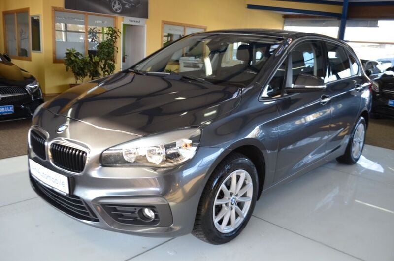 Grau Gebraucht 2016 BMW 218 Active Tourer Basis Van / Kleinbus | 11.880 € (Fairer Preis) - Bild 1/4