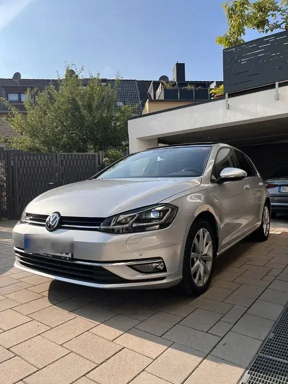 Gebraucht VW Golf VII Highline 150 PS (110 kW) 2019 Silber Limousine