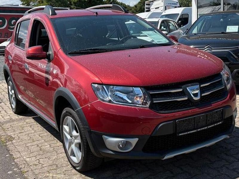 Rot Gebraucht 2013 Dacia Sandero Kleinwagen | 6.990 € (Fairer Preis) - Bild 1/4