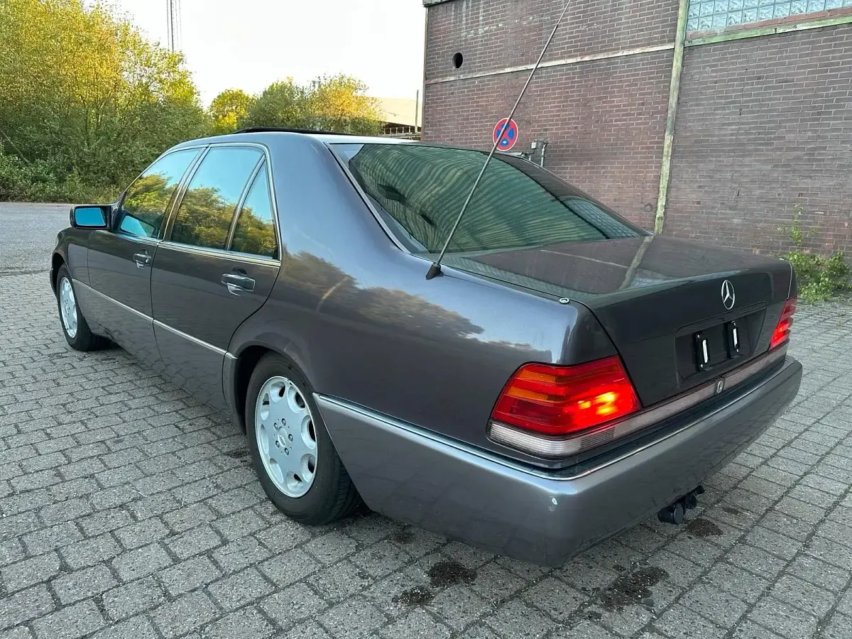 Second-hand Mercedes E300 231 CP (169 kW) 1992 Gri Berlinǎ