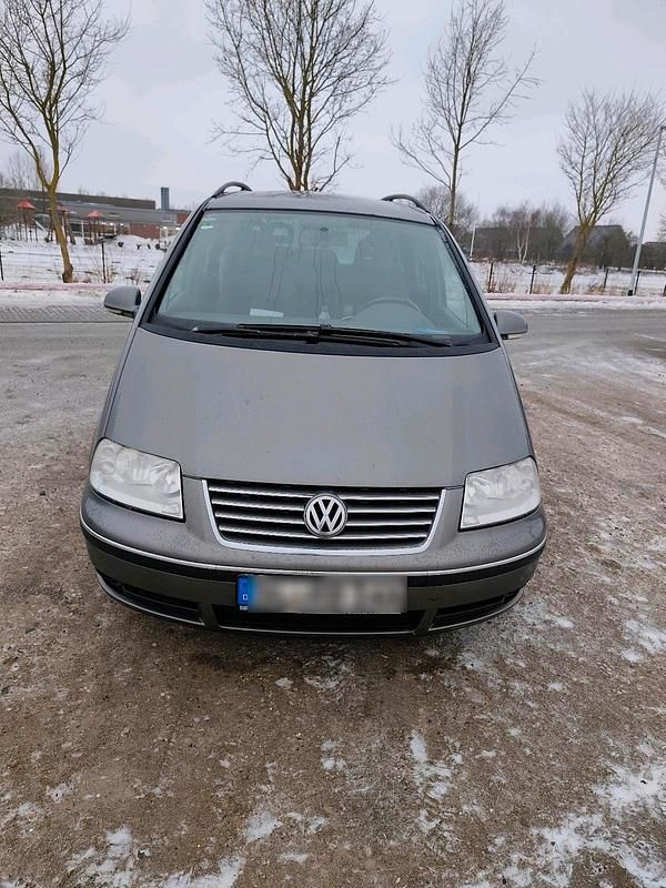 Grau Gebraucht 2009 VW Sharan Van / Kleinbus | 3.200 € (Fairer Preis) - Bild 1/4