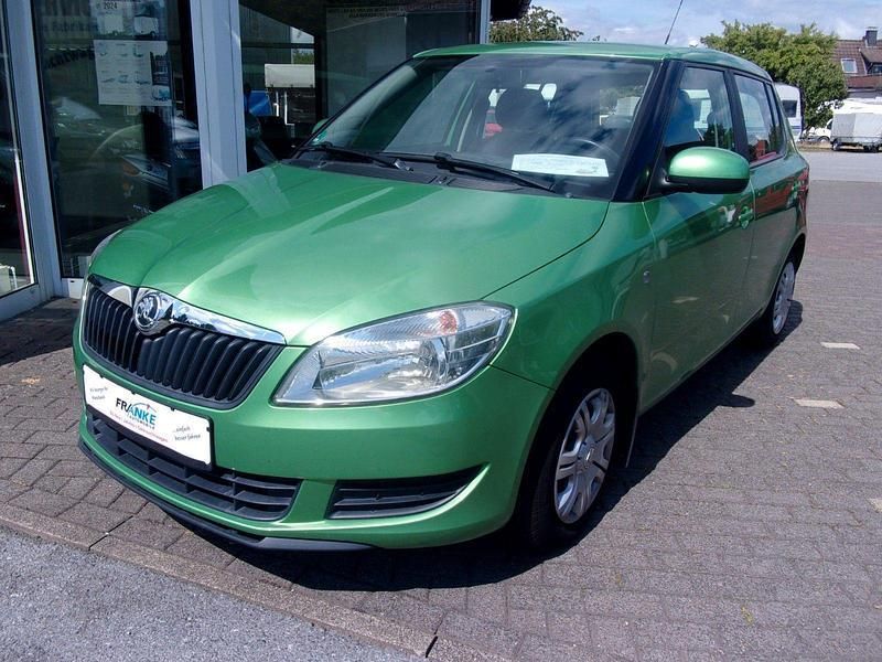 Grün Gebraucht 2014 Skoda Fabia Cool Edition Kleinwagen | 5.900 € (Fairer Preis) - Bild 1/4