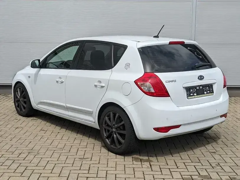 Brugt Kia Ceed Edition 7 90 HK (66 kW) 2012 Hvid Hatchback