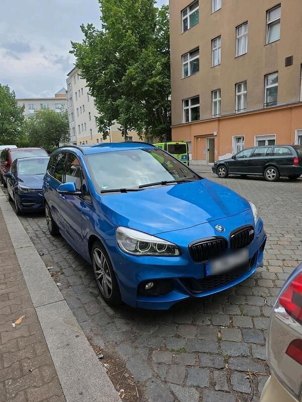 Blau Gebraucht 2017 BMW 220 M Sport Kombi | 15.100 € (Fairer Preis) - Bild 1/4