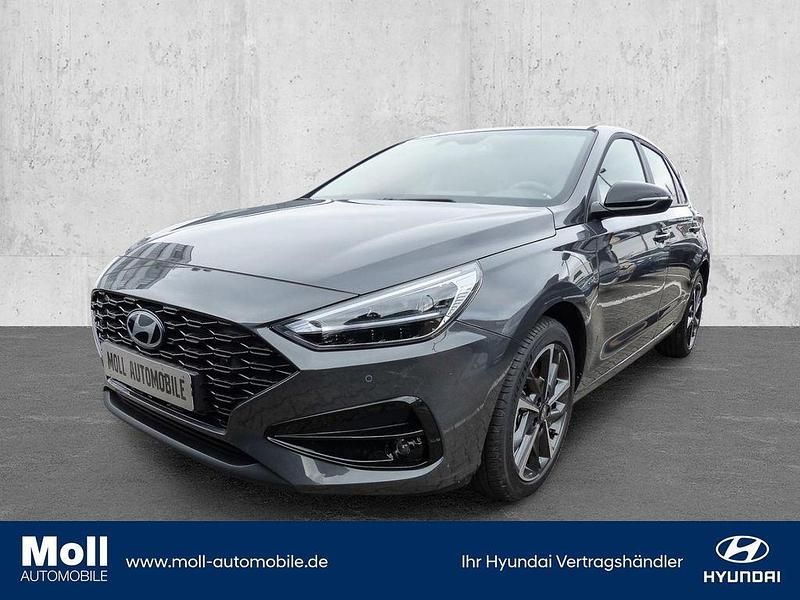 Gebraucht Hyundai i30 Advantage 101 PS (74 kW) 2024 Ecotronic grey / mic Limousine