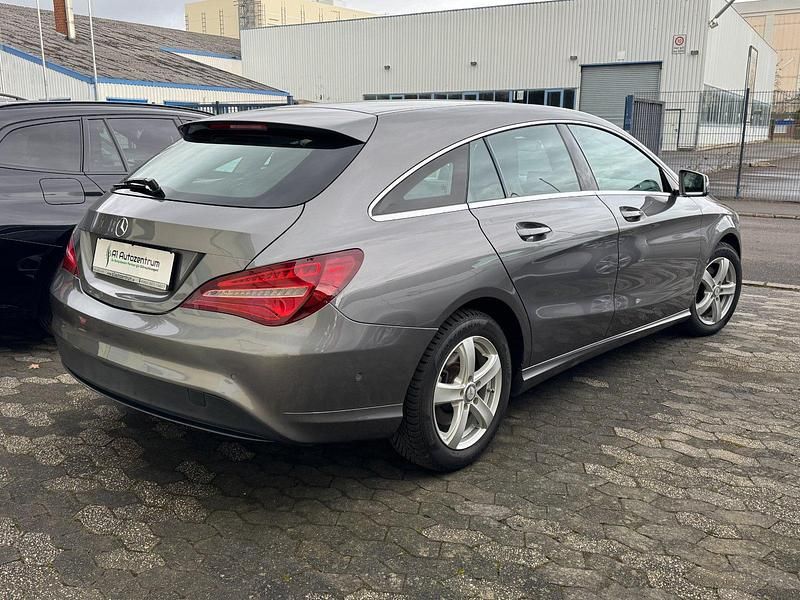Gebraucht Mercedes CLA200 Shooting Brake 156 PS (114 kW) 2017 Grau Kombi