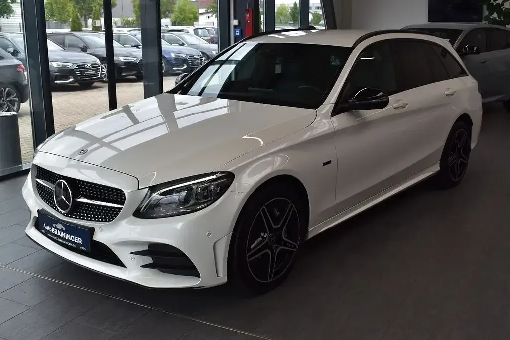 Gebraucht Mercedes C300e AMG line 306 PS (225 kW) 2020 Weiß Limousine