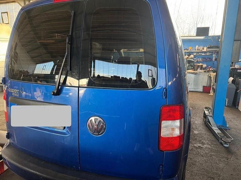 Używany VW Caddy Maxi 105 KM (77 kW) 2010 Niebieski Minivan