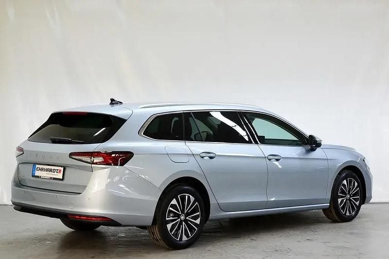 Używany Skoda Superb Selection 110 KM (80 kW) 2025 Srebrny Kombi