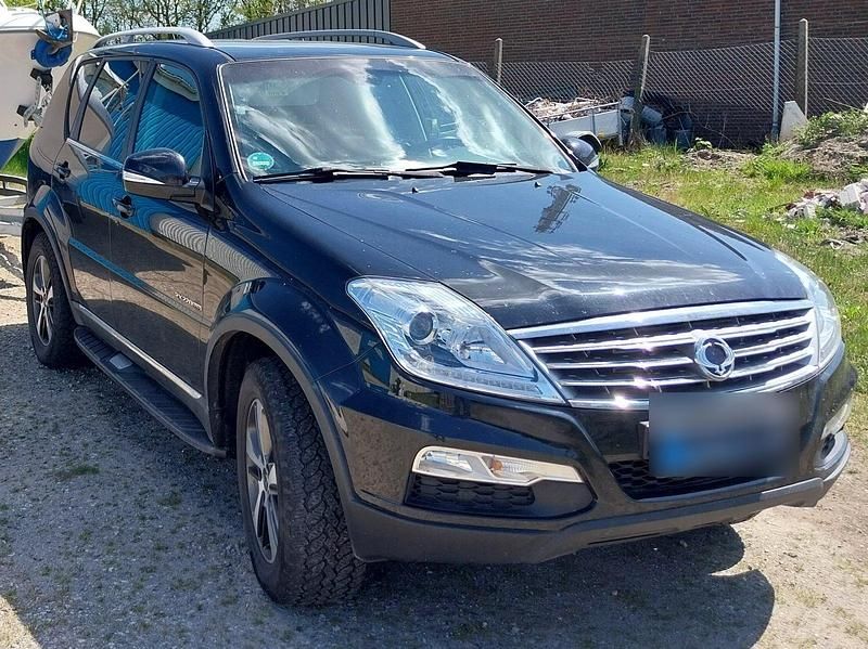 Schwarz Gebraucht 2017 Ssangyong (KGM) Rexton Sapphire SUV | 15.500 € (Superpreis) - Bild 1/1