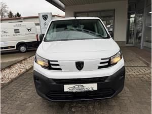 Neu Peugeot E-Partner 100 kW (136 PS) 2025 Weiß (lackierung weiss icy/deckende lackierung) Van / Kleinbus