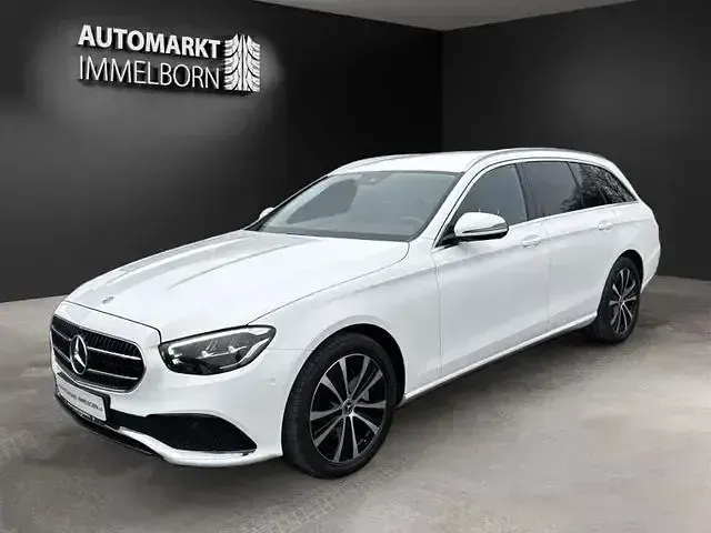 Gebraucht Mercedes E300 Avantgarde 320 PS (235 kW) 2022 Polarweiss Kombi