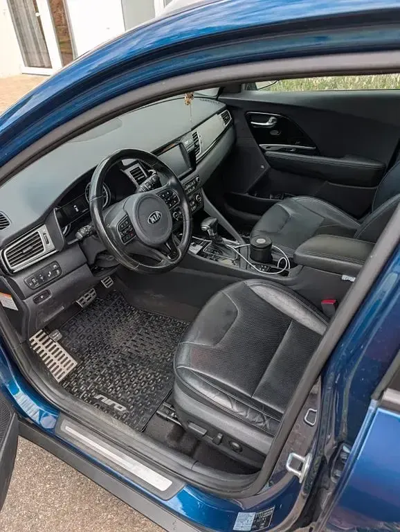 Gebraucht Kia Niro Spirit 141 PS (103 kW) 2017 Blau SUV