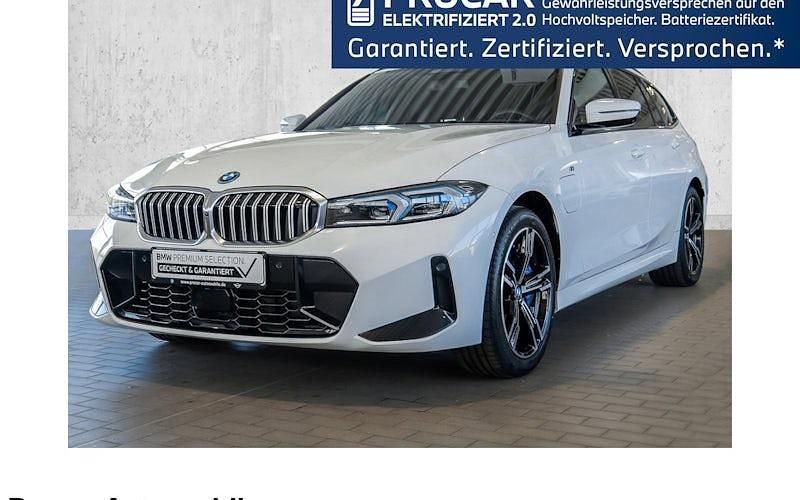 Gebraucht BMW 330e Shadowline 292 PS (214 kW) 2025 Weiß Kombi