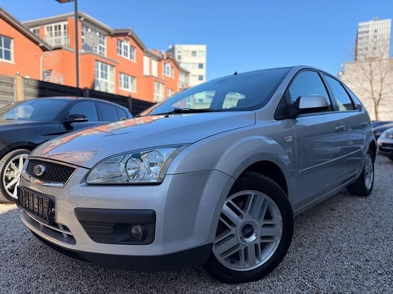 Gebraucht Ford Focus Ghia 101 PS (74 kW) 2005 Silber Limousine