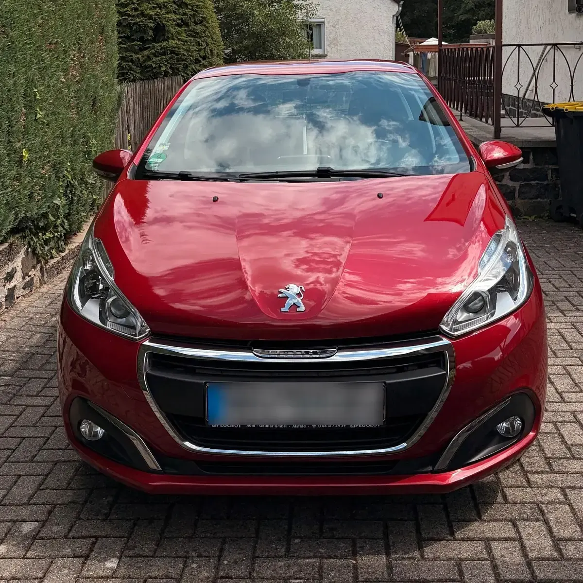 Gebraucht Peugeot 208 84 PS (61 kW) 2016 Rot Kleinwagen