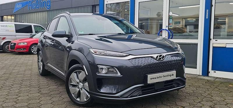Dark knight / mic Gebraucht 2020 Hyundai Kona Style SUV | 17.490 € (Fairer Preis) - Bild 1/4