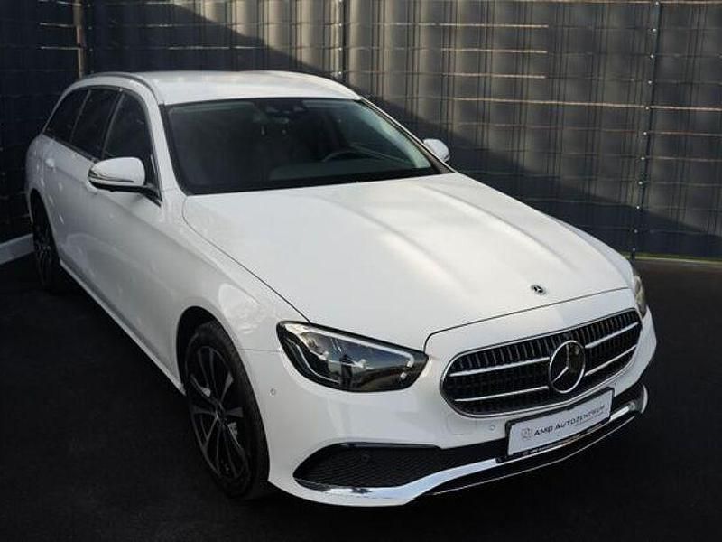 Gebraucht Mercedes E300 194 PS (142 kW) 2022 Weiß Limousine