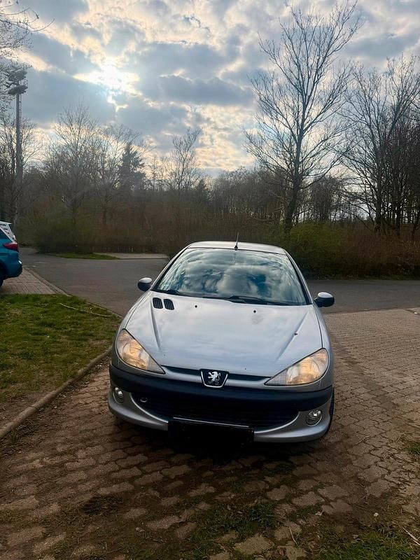 Gebraucht Peugeot 206 75 PS (55 kW) 2000 Silber Kleinwagen