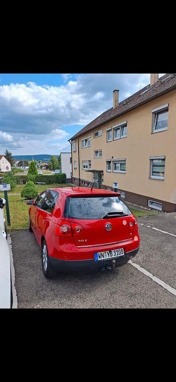 Rot Gebraucht 2007 VW Golf V Sportline Limousine | 3.200 € (Etwas zu teuer) - Bild 1/4