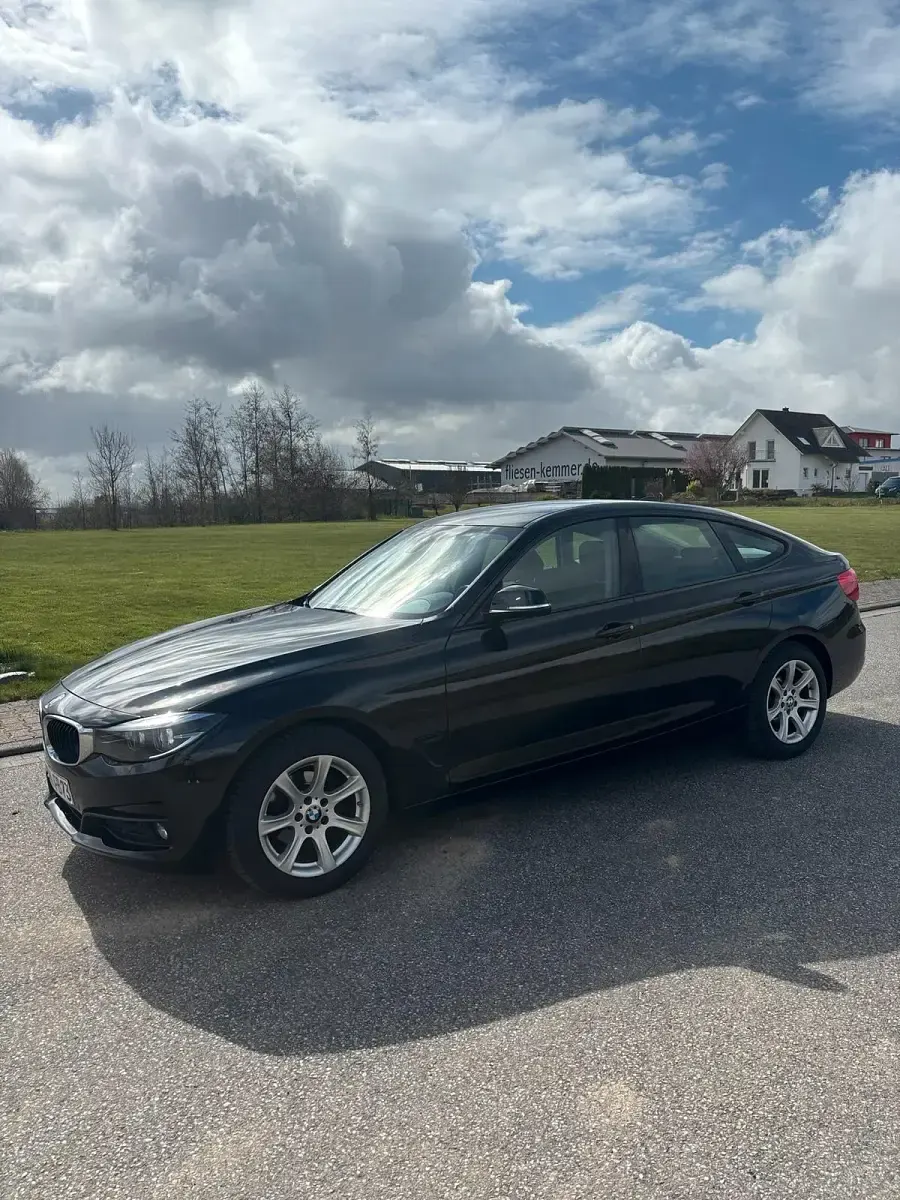 Gebraucht BMW 318 150 PS (110 kW) 2018 Schwarz Limousine