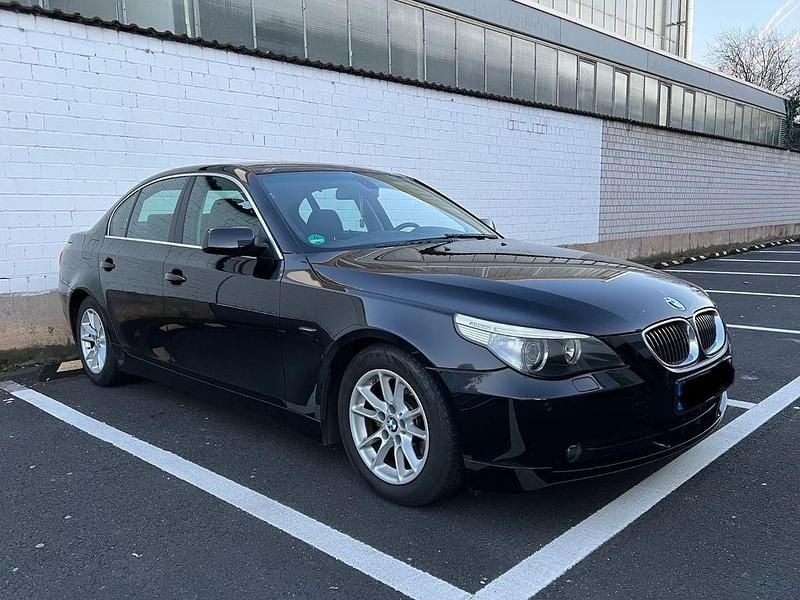 Schwarz Gebraucht 2006 BMW 523 Limousine | 9.900 € (Teuer) - Bild 1/4