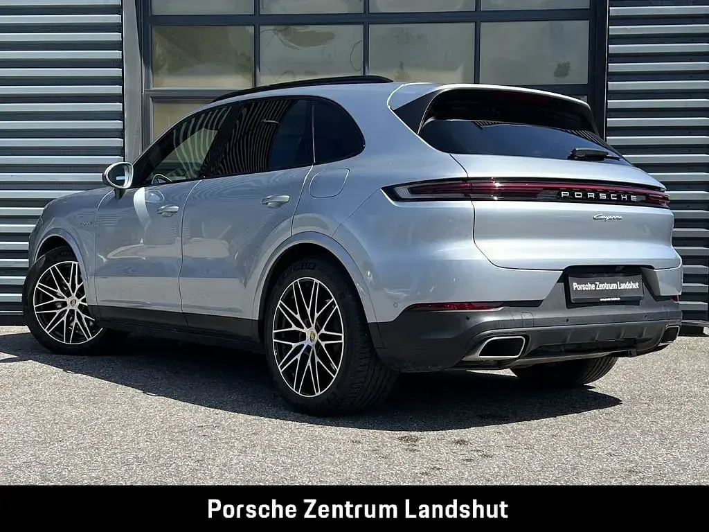 Gebraucht Porsche Cayenne 470 PS (345 kW) 2024 Dolomitsilbermetallic SUV