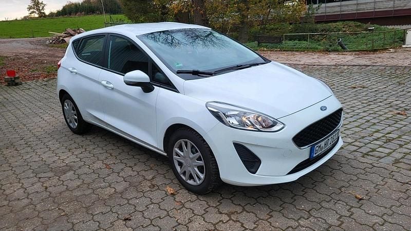 Weiß Gebraucht 2017 Ford Fiesta Kleinwagen | 7.300 € (Guter Preis) - Bild 1/4