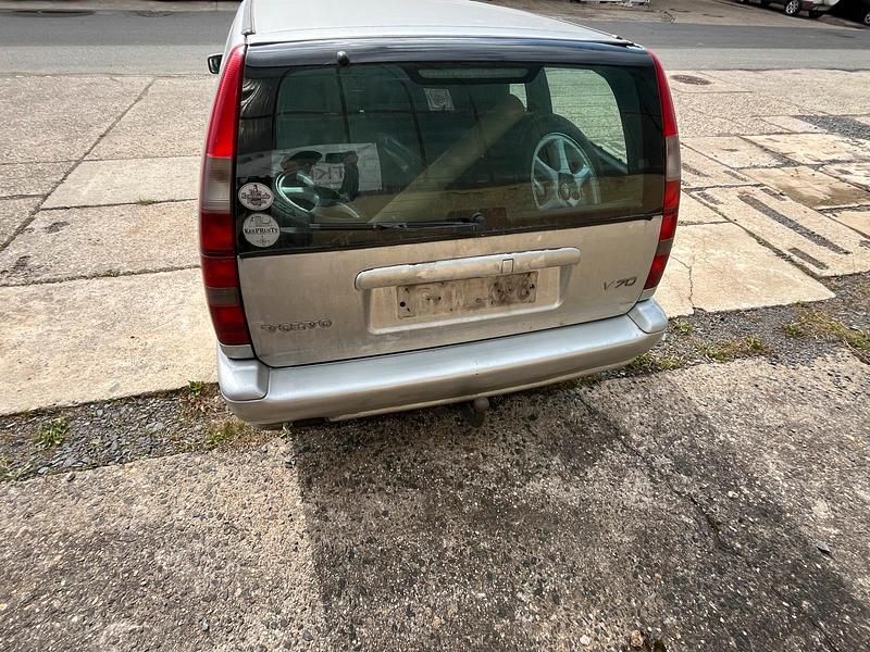 Gebraucht Volvo V70 140 PS (102 kW) 1998 Silber Kombi