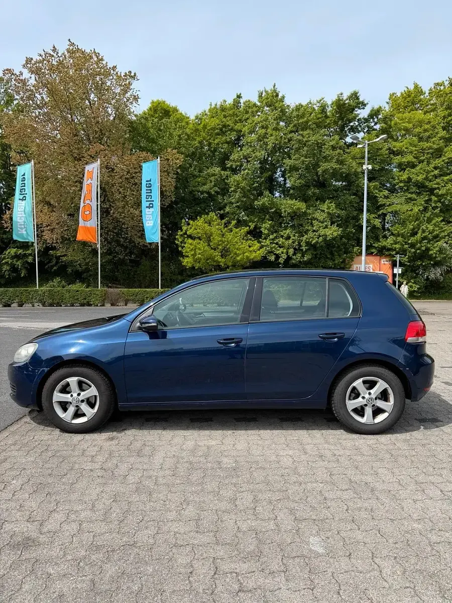 Gebraucht VW Golf VI 80 PS (58 kW) 2011 Blau Kleinwagen
