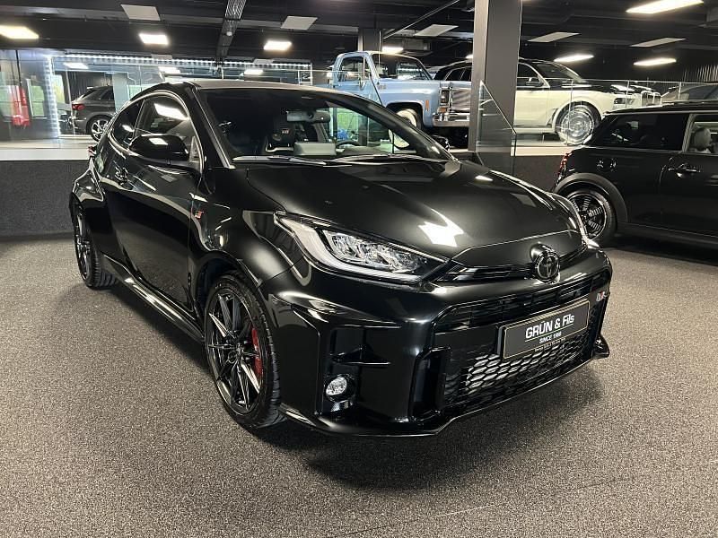Schwarz Gebraucht 2024 Toyota Yaris | 36.990 € (Fairer Preis) - Bild 1/4