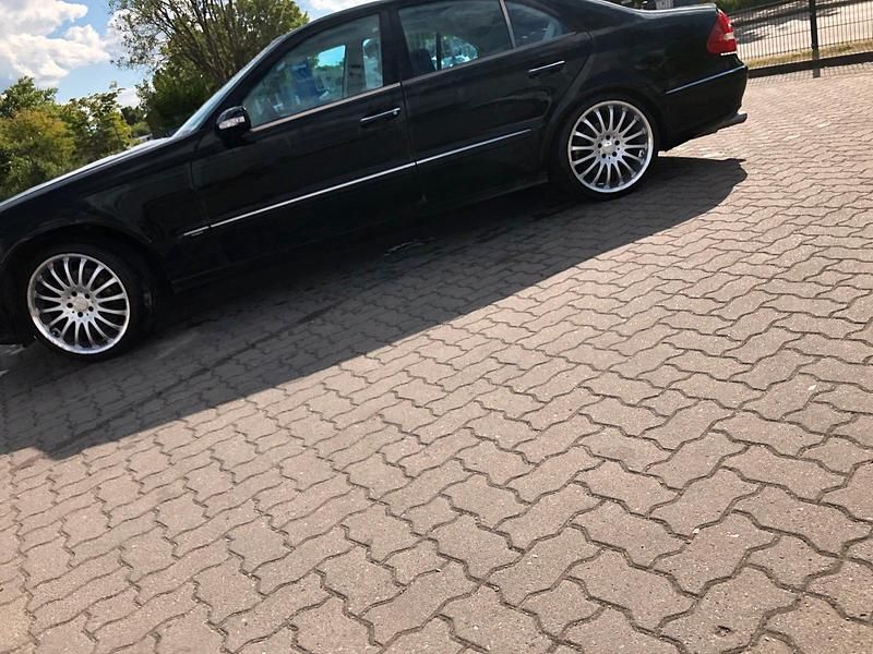 Gebraucht Mercedes E500 306 PS (225 kW) 2002 Andere farben Limousine