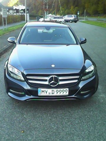 Grau metallic Gebraucht 2014 Mercedes C200 Limousine | 20.000 € - Bild 1/4