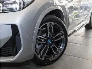 Gebraucht BMW iX1 230 kW (313 PS) 2024 Silber (spacesilber) SUV