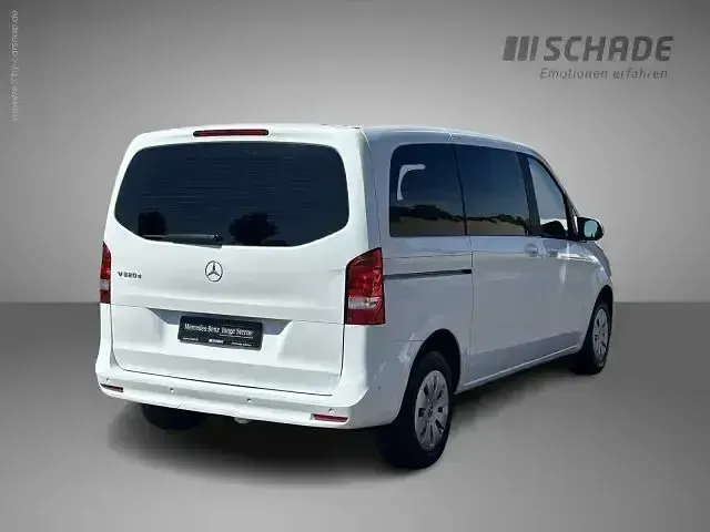 Gebraucht Mercedes V220 163 PS (119 kW) 2022 Weiß Van / Kleinbus