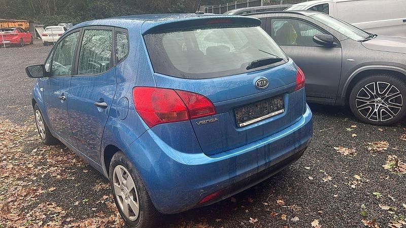 Second-hand Kia Venga Vision 90 CP (66 kW) 2011 Albastru Hatchback