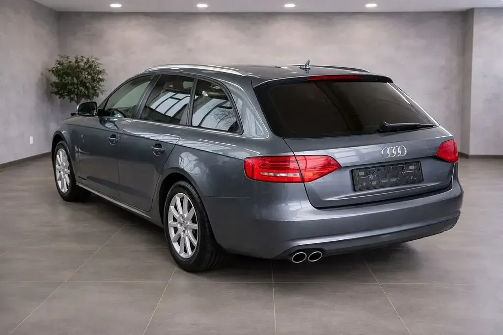 Gebraucht Audi A4 Attraction 150 PS (110 kW) 2015 Grau Kombi