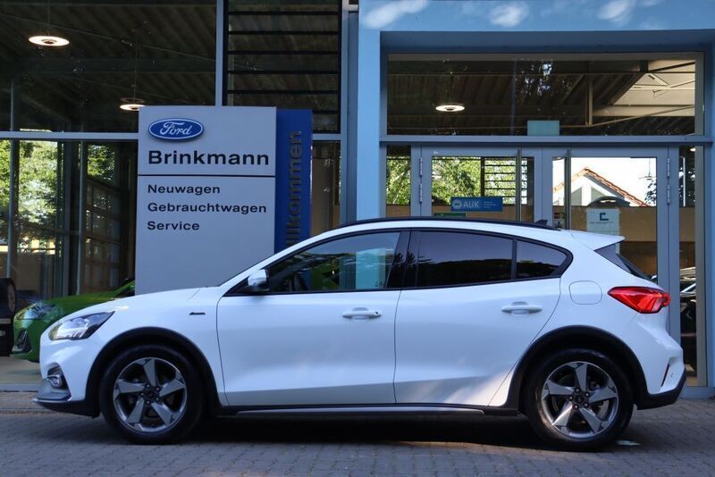 Gebraucht Ford Focus Active X 125 PS (91 kW) 2022 Frostwei Limousine