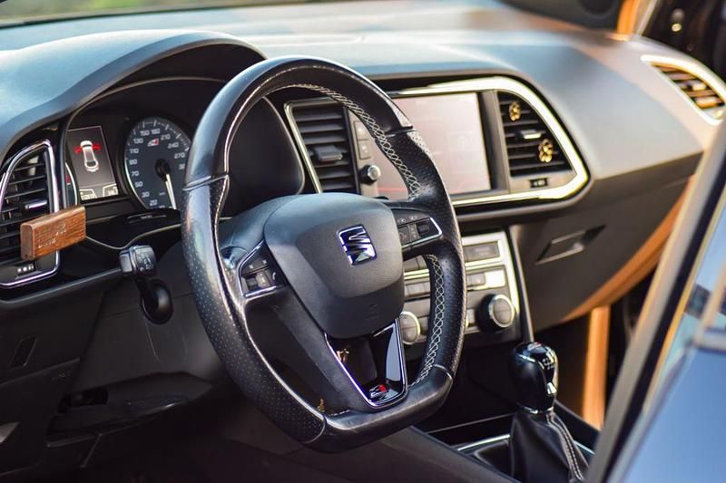 Second-hand Seat Leon CUPRA 300 CP (220 kW) 2017 Negru Berlinǎ