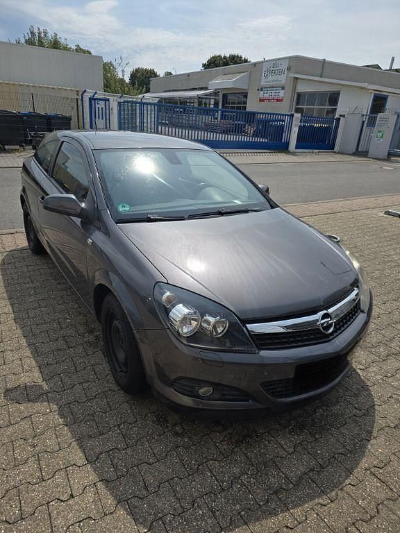 Grau Gebraucht 2009 Opel Astra GTC Coupé | 3.299 € (Fairer Preis) - Bild 1/4