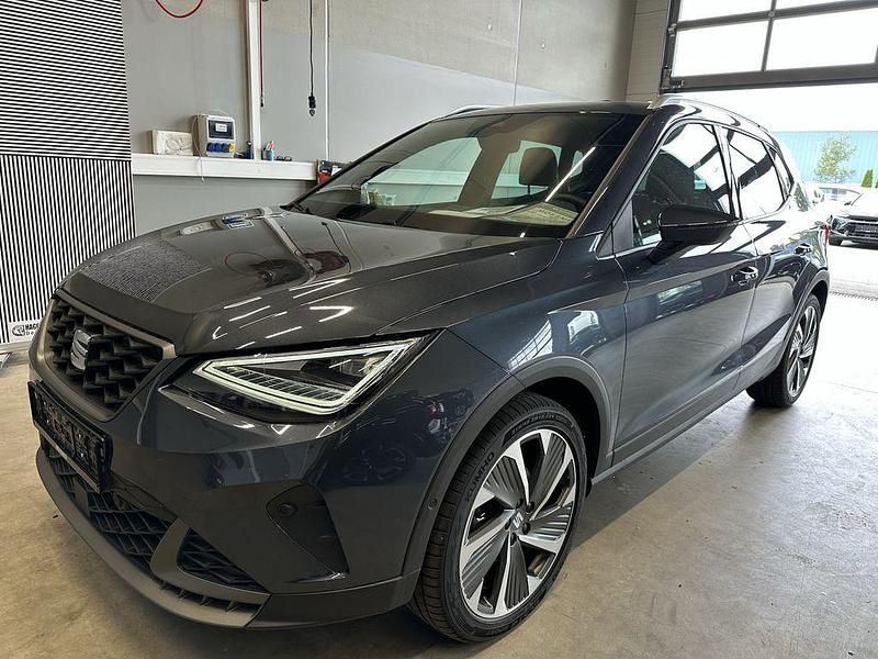 Grau Gebraucht 2025 Seat Arona FR SUV | 24.900 € (Fairer Preis) - Bild 1/4